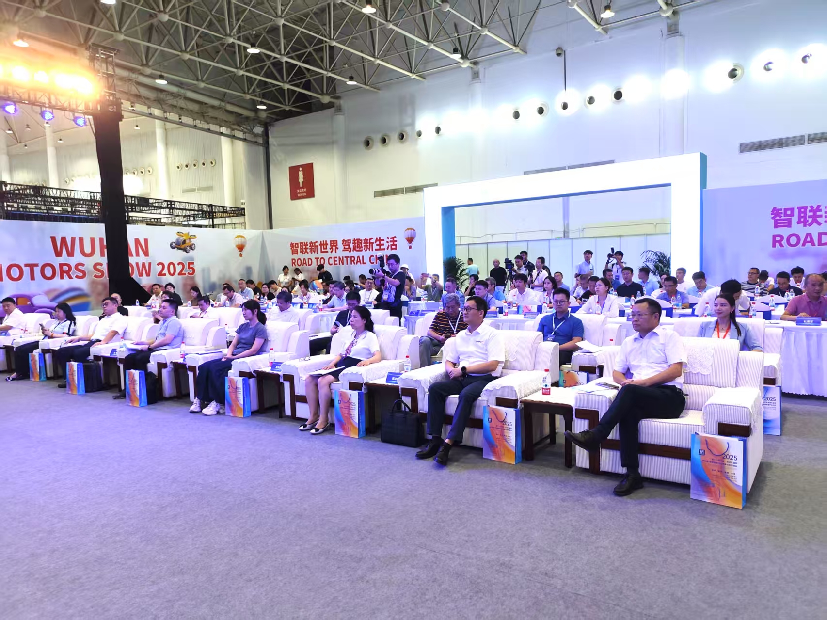 会展可信数据空间在汉正式启动 2025低空出行与会展数据产业大会圆满落幕